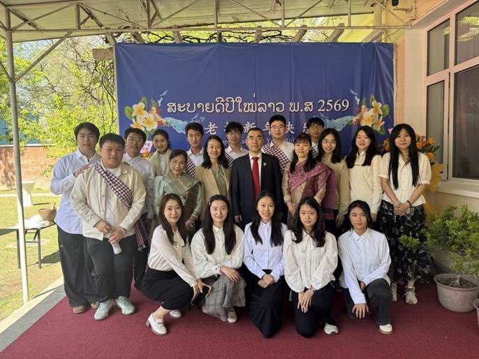 304am永利集团老挝语专业师生应邀参加老挝驻华使馆新年庆祝活动